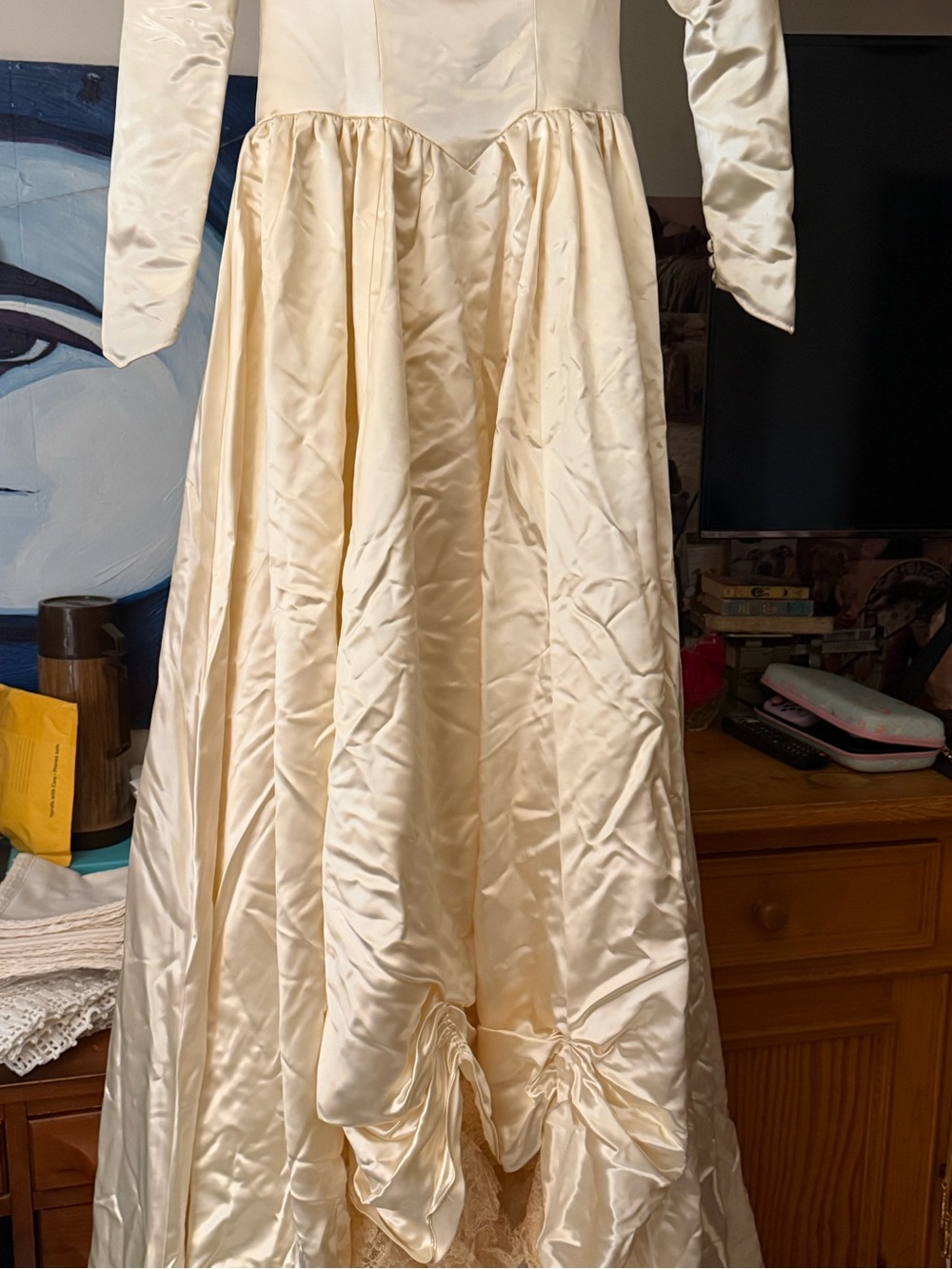1930/40’s Ecru Ivory Satin Wedding Dress w/ Pearlized Floral Crown and Rosettes - Picture 11 of 14